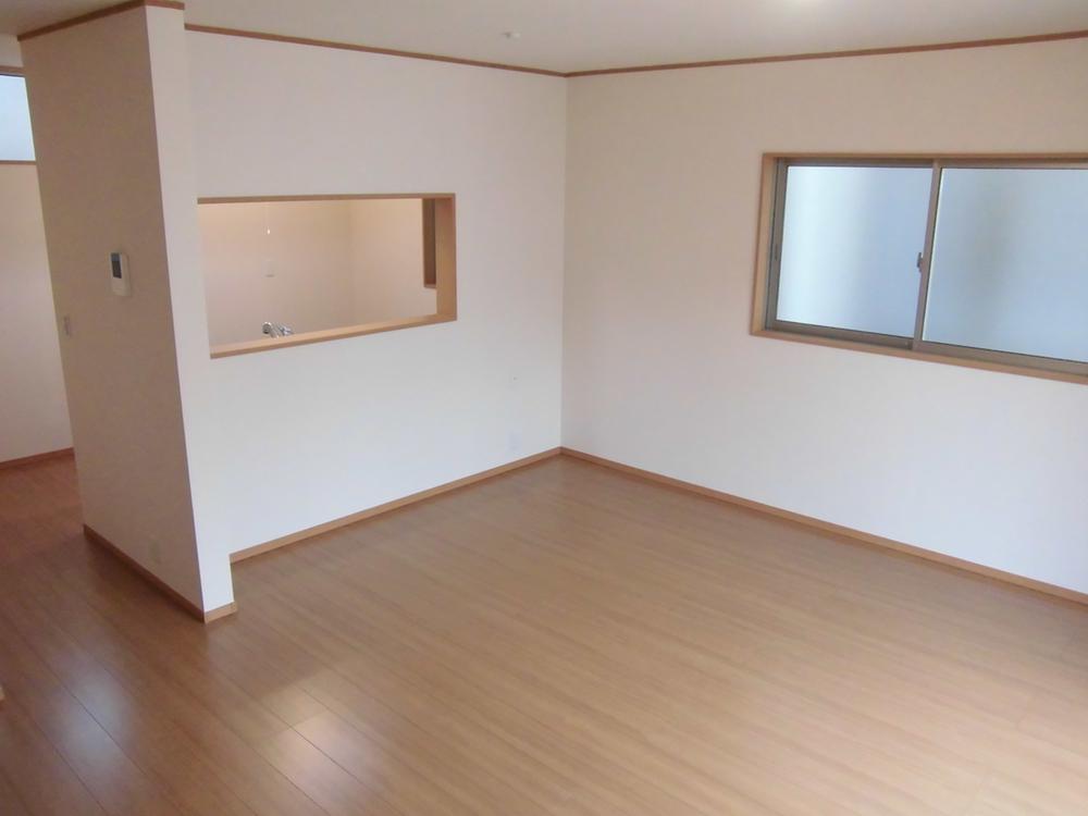 Living. ☆ Building 2 LDK16 Pledge ☆ Sunny bright living.