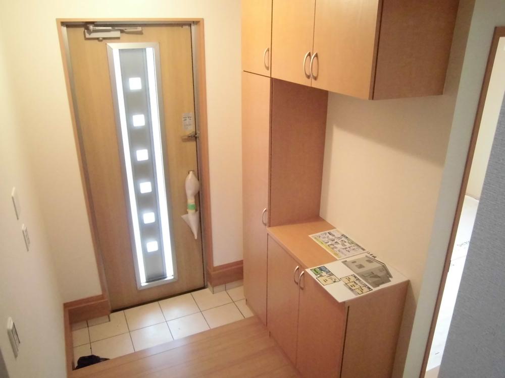 Entrance. ☆ Building 2 is the front door ☆ Shoebox it becomes big wide entrance space.