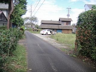 Local photos, including front road. Local (10 May 2012) shooting