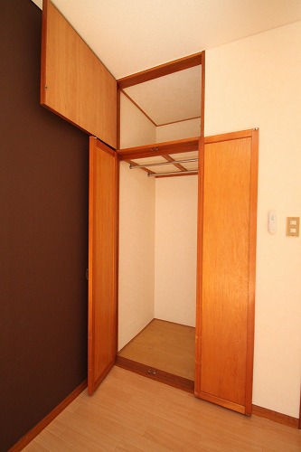 Receipt. Same building ・ Another room is a picture of (the reform) of the room. 