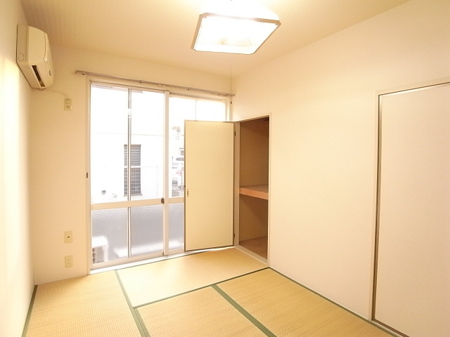 Other room space. Japanese-style room 6 quires Compartment Air conditioning 1 groups