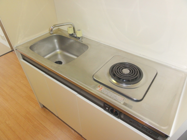 Kitchen. It is also easy to cook in the large kitchen