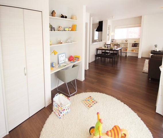 Living.  [8 Building Kids Living] You can children play freely in the kids living there is a children's cloak with a moveable shelf. 