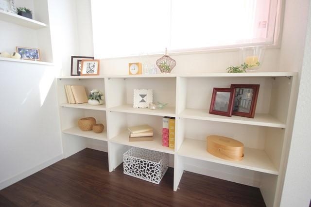 Other local.  [8 Building shelf] In the dining next to the shelf you can also decorate a thing of the hobby as a bookshelf. 