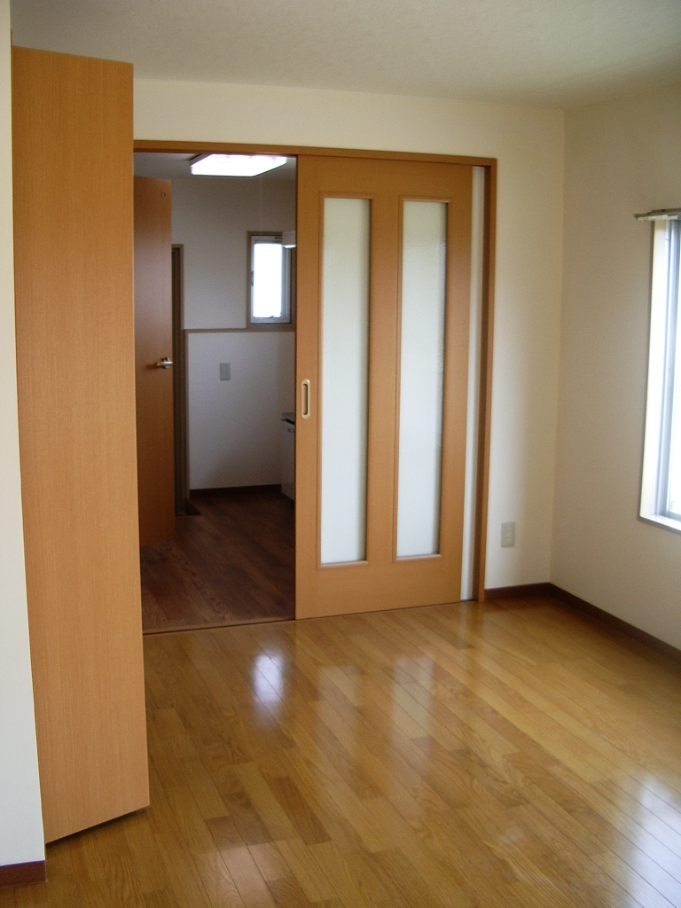 Living and room. 10 Pledge Hiro ~ Room had