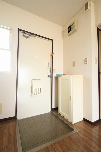 Entrance. Entrance with a convenient shoes BOX