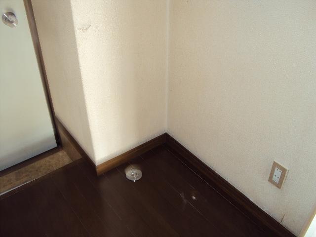 Other room space. Washing machine Storage