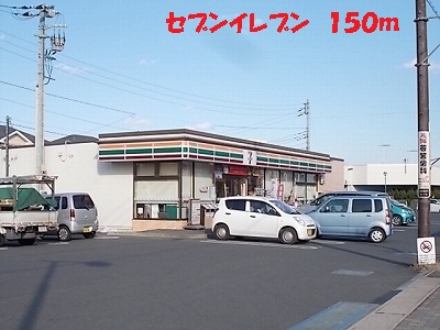 Convenience store. 150m to Seven-Eleven (convenience store)