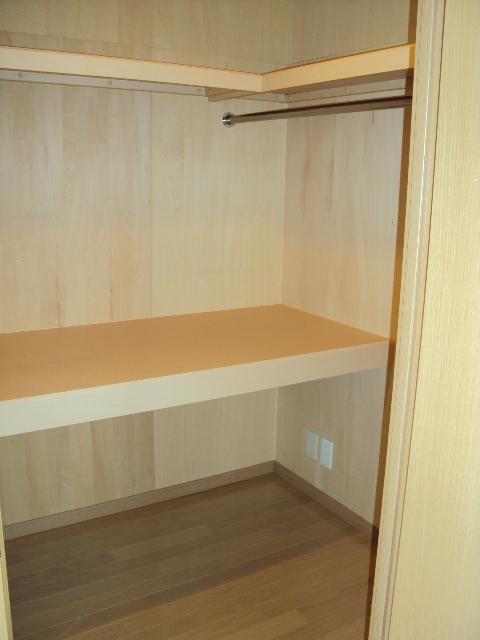 Receipt. Walk-in closet