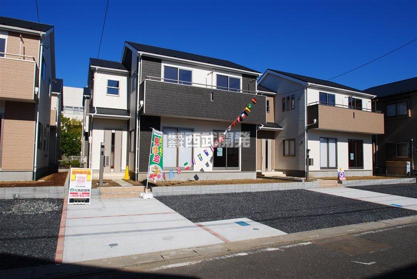 Local photos, including front road. Local (11 May 2013) Shooting