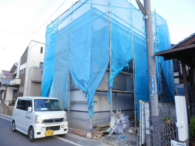 Local photos, including front road. Local (12 May 2013) Shooting