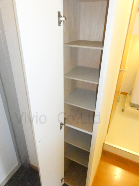 Receipt. With wide cupboard!