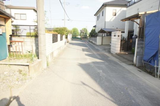 Local photos, including front road. Frontal road