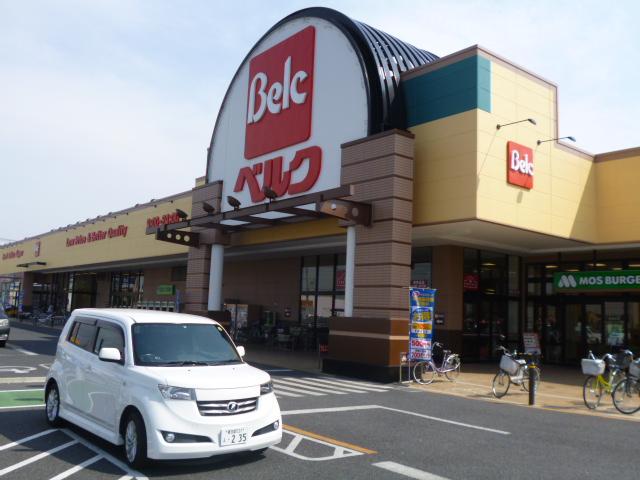 Shopping centre. Sattekita until Mall 1651m