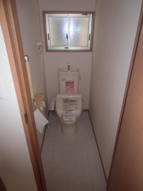 Toilet. Indoor (10 May 2013) Shooting