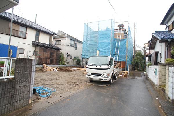 Local photos, including front road. Local (11 May 2013) Shooting