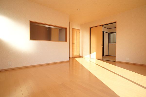 Living. South-facing living room gather natural and your family Indoor (12 May 2013) Shooting