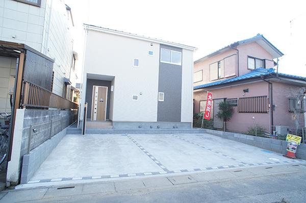 Local photos, including front road. Local (12 May 2013) Shooting