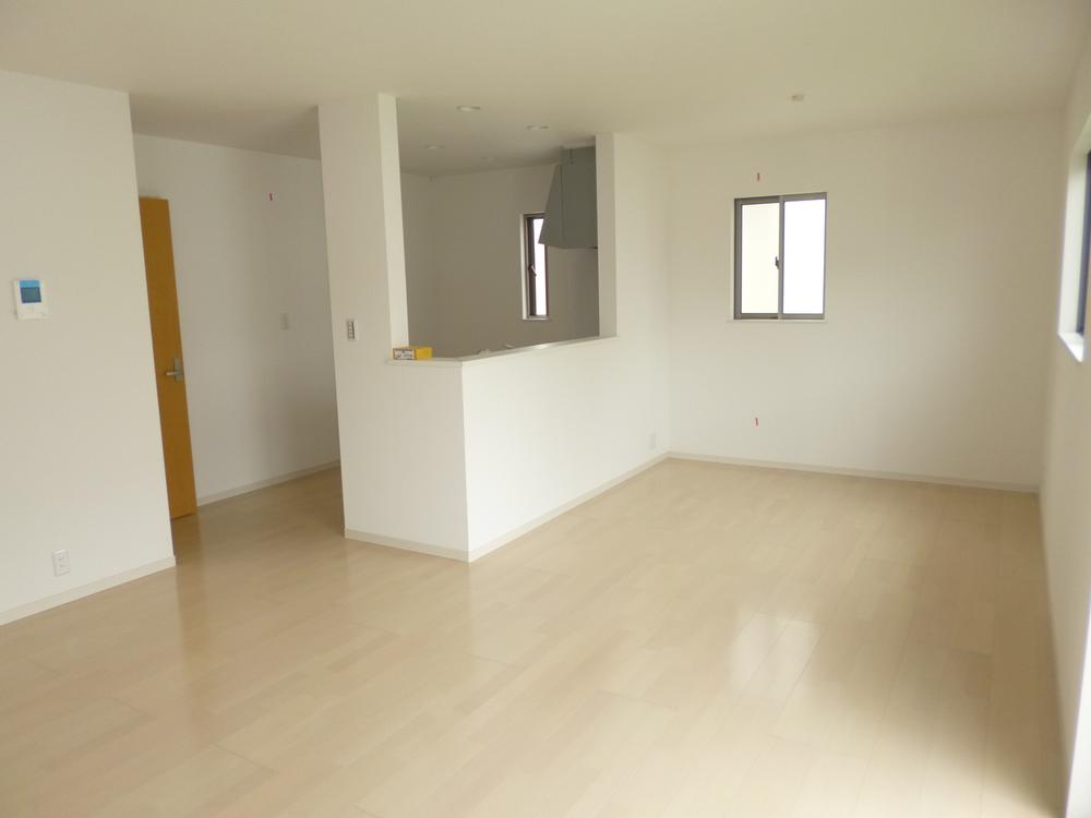 Same specifications photos (living). Example of construction. Living 16 quires more