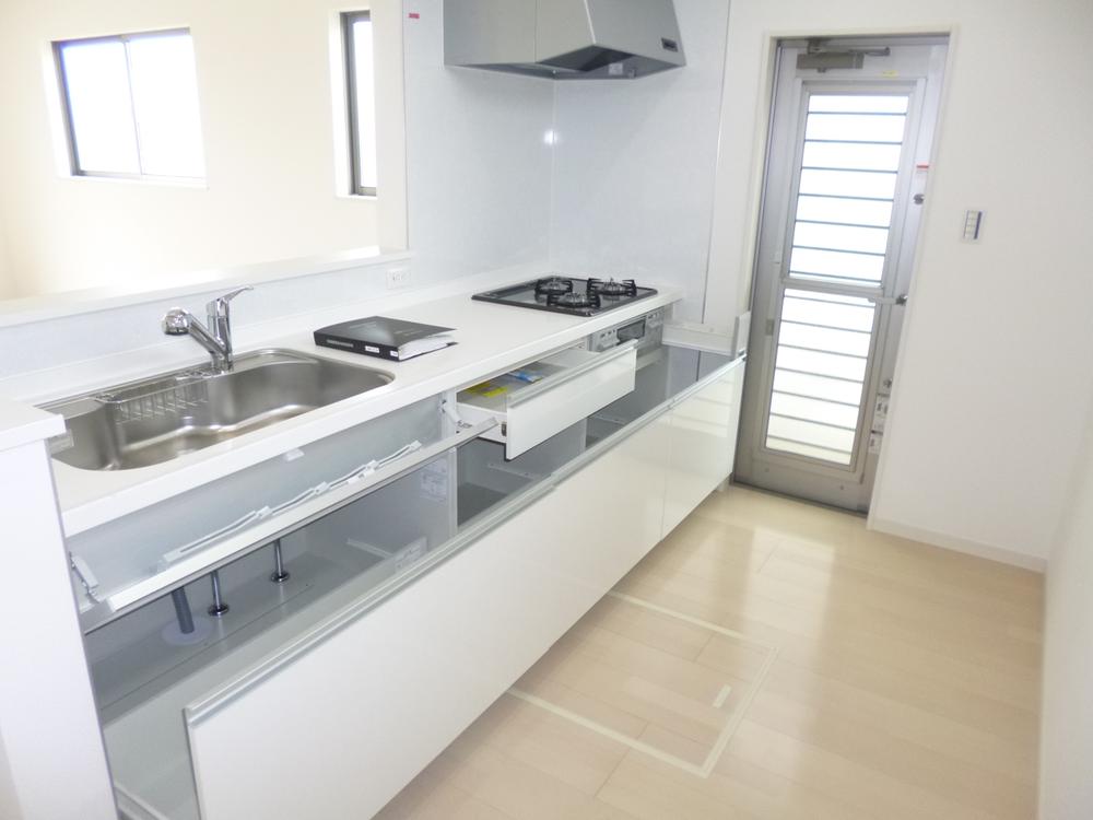 Same specifications photo (kitchen). Example of construction. 