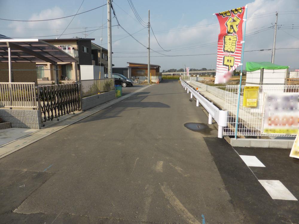 Local photos, including front road. 2013.11.4 shooting. Local front road