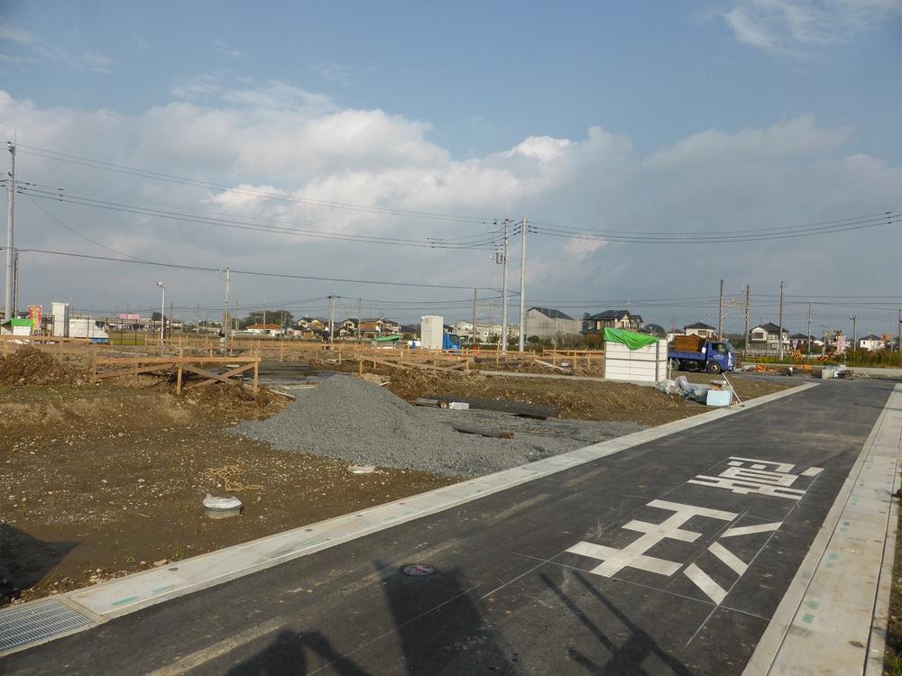 Local photos, including front road. 2013.11.4 shooting. Local front road