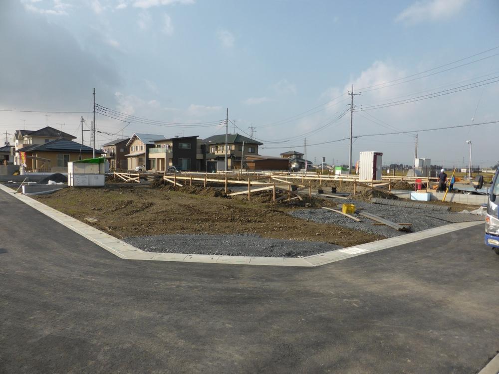 Local photos, including front road. 2013.11.4 shooting. Local front road