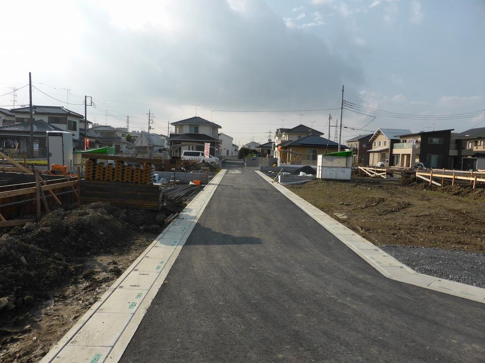 Local photos, including front road. 2013.11.4 shooting. Local front road