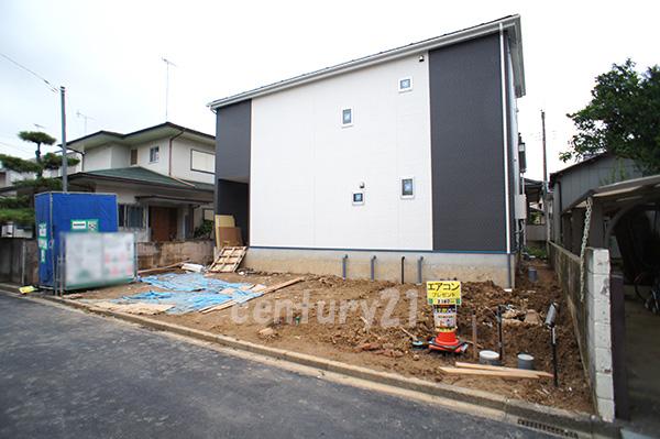 Local photos, including front road. Local (10 May 2013) Shooting