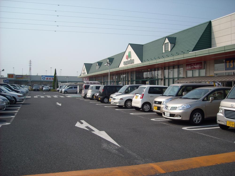 Shopping centre. Until the M's Town Satte 1012m