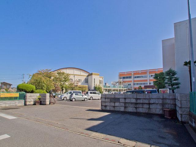 Primary school. Satte Municipal Satte Elementary School 1600m to