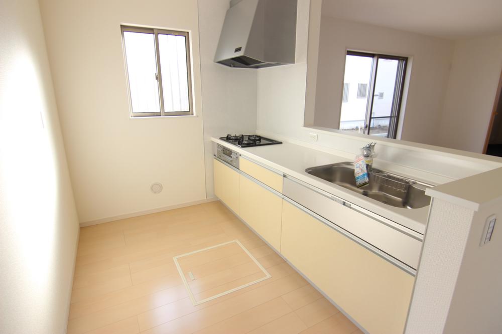 Kitchen. Indoor (12 May 2013) shooting Building 2 Kitchen