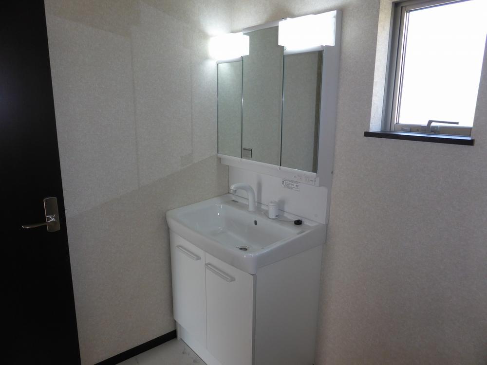 Wash basin, toilet. Example of construction