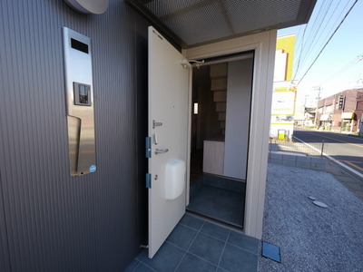 Entrance. Ira' Shai! 