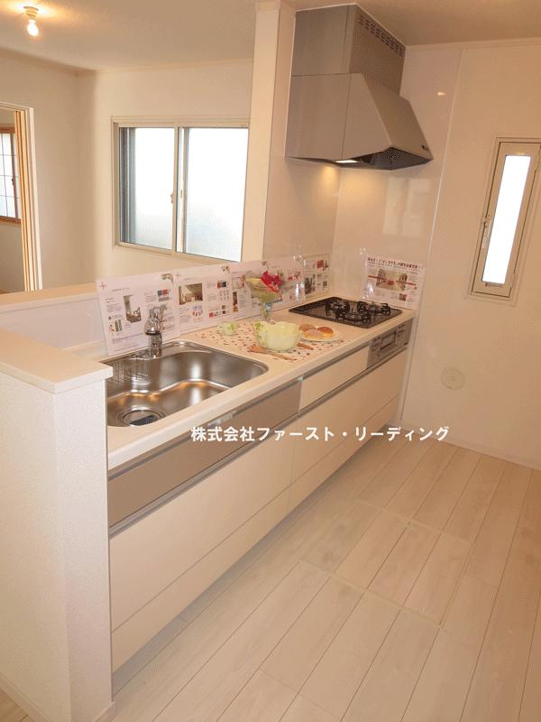 Kitchen.  [1 Building] (December 15, 2013) Shooting