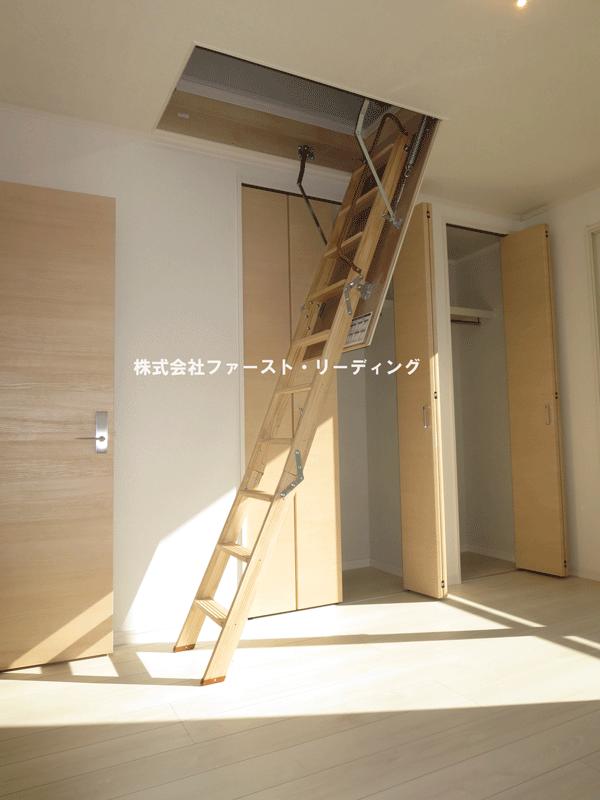 Non-living room. Grenier with a Western-style (December 15, 2013) Shooting