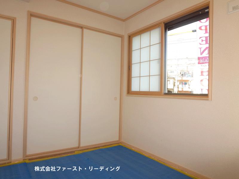 Non-living room. 1F4.5 Pledge Japanese-style room It is 2WAY type from the hall and the living room! (December 15, 2013) Shooting