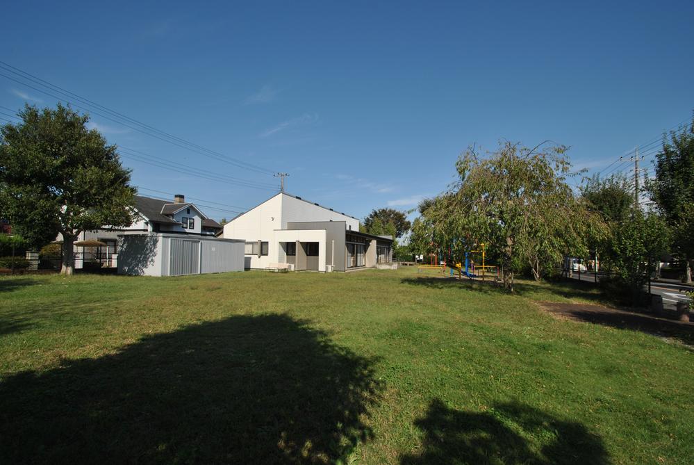 park. 430m to Flower Hill Park