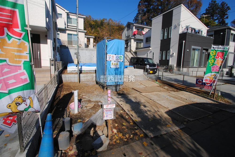 Local photos, including front road. Local (12 May 2013) Shooting