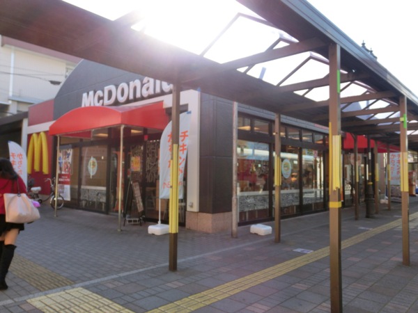 restaurant. 750m to McDonald's (restaurant)