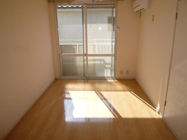 Living and room. Western-style 1