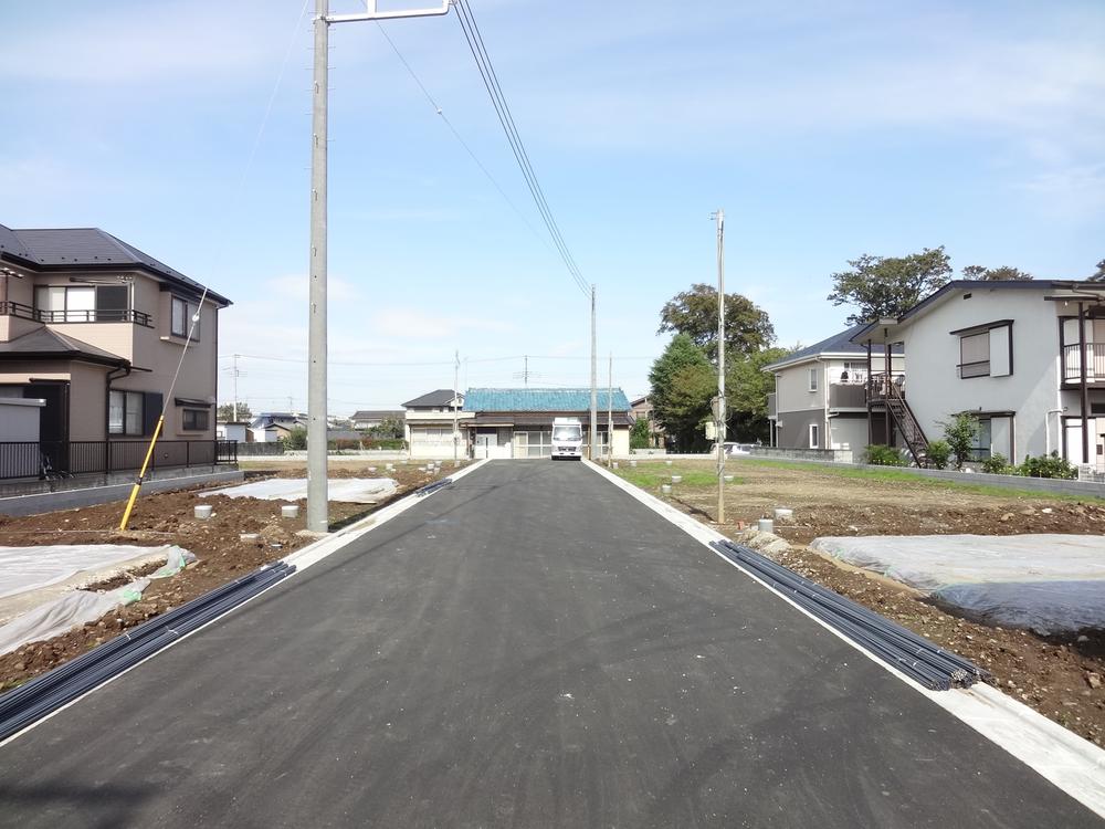 Local photos, including front road. Local (10 May 2013) Shooting