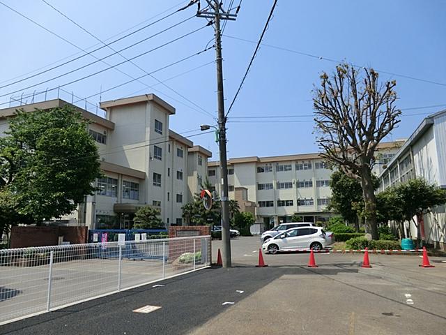 Primary school. 850m to Iruma field elementary school