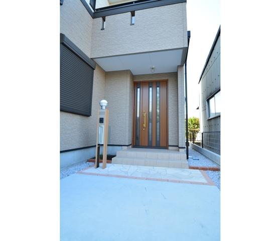 Entrance. Local (11 May 2013) Shooting