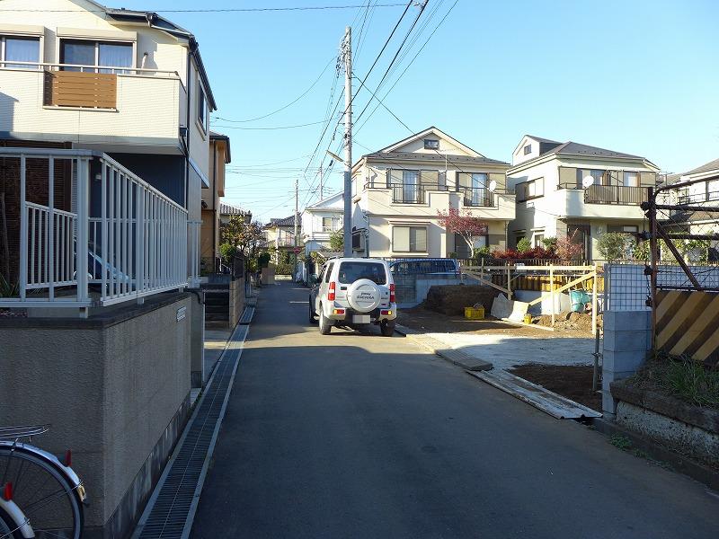 Local photos, including front road. Local (November 22, 2013) Shooting