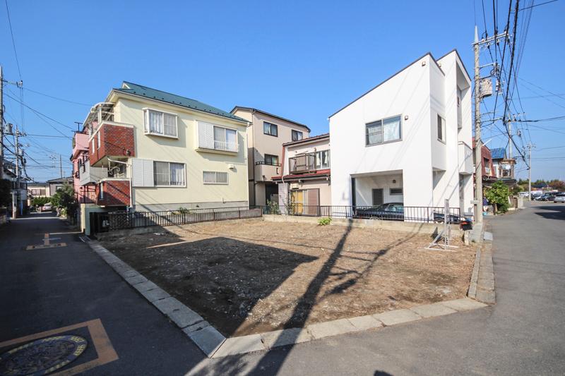 Local photos, including front road. Local (11 May 2013) Shooting