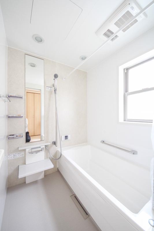 Building plan example (introspection photo). Building plan example / Building area 95.22 sq m  Spacious bathroom with bathroom heating dryer. 