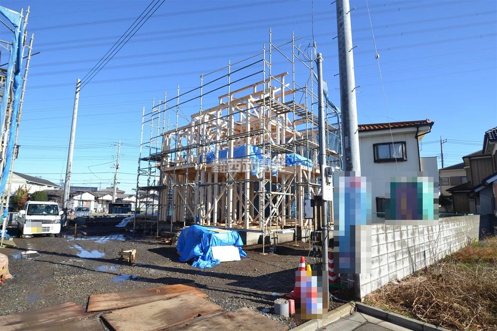 Local photos, including front road. Local (12 May 2013) Shooting 1 Building