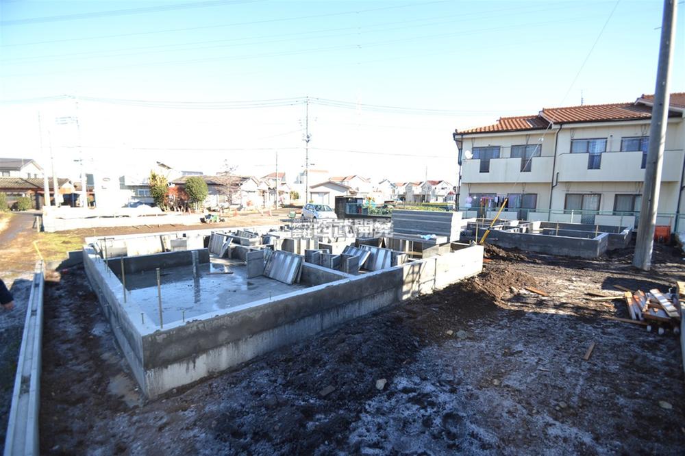 Local photos, including front road. Local (12 May 2013) Shooting Building 3