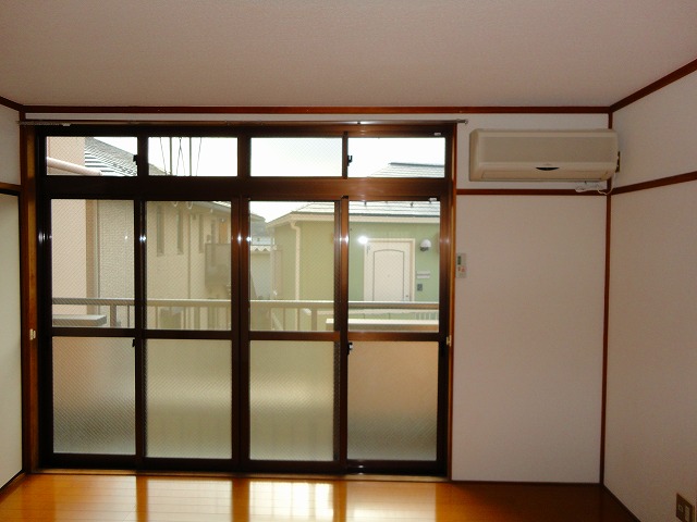 Living and room. Western-style 6 Pledge